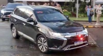 Bolsonaro recebe alta hospitalar e volta a cumprir pena na PF