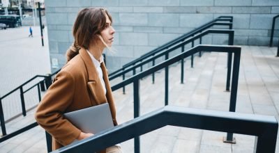 O ponto em que a carreira das mulheres mais trava — e não é no topo