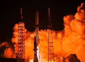 Foguete Blue Origin explode em revés ardente