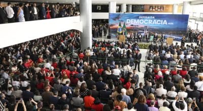 Lula: democracia é obra em construção e deve ser zelada e defendida