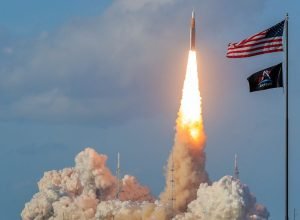 A trajetória da missão lunar Artemis II é uma façanha da engenharia