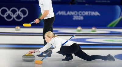 O hóquei feminino começa; Curling da equipe dos EUA derrota Noruega e Suíça
