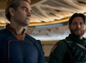 O showrunner de The Boys, Eric Kripke, diz que nunca fez 'episódios de preenchimento': 'Você está esperando uma enorme cena de batalha a cada episódio?'