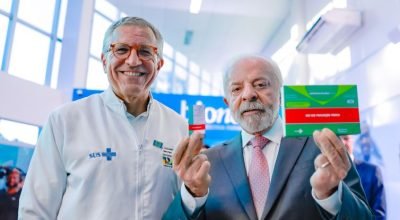 Lula visita fábrica que fornece 19 milhões de produtos ao SUS