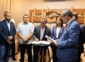 Após ser afastado pelo STF, prefeito de Macapá renuncia ao cargo