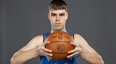 Nikola Topic participa de aquecimentos antes do jogo enquanto continua o tratamento do câncer