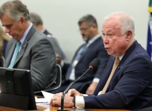 Pedido de vista adia votação da PEC do fim da 6x1 na CCJ da Câmara