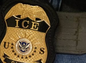 Nova York restringirá a cooperação com o ICE apesar das ameaças do czar da fronteira
