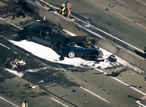 Como a Tesla escondeu acidentes fatais para continuar testando a direção autônoma nas estradas