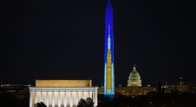 O melhor de 2025: Artemis II SLS (sistema de lançamento espacial) projetado no Monumento a Washington