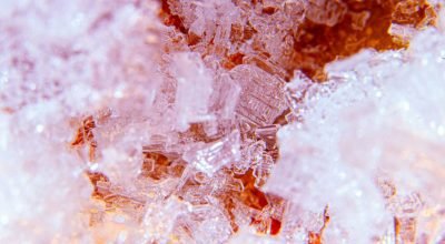 Sal grosso: 5 simpatias poderosas para afastar negatividade, inveja e atrair prosperidade