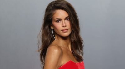 O vestido com fenda altíssima de Kaia Gerber é quase ousado demais na festa do Oscar