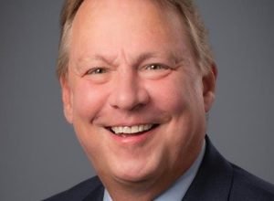 O novo presidente da Erie Indemnity é Jonathan Hirt Hagen