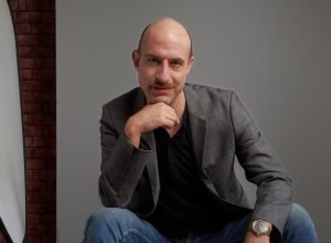 Bem-vindo ao apresentador de Night Vale, Cecil Baldwin, compartilha suas irritações tecnológicas