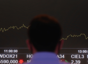 Ibovespa renova máximas, mas queda de Petrobras adia marca inédita dos 200 mil pontos