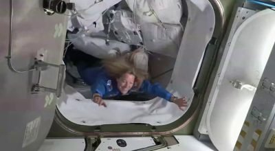 Tripulação-12: Atracação, abertura da escotilha e comentários de boas-vindas