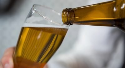 Álcool e medicamentos para controle de peso são combinação perigosa; entenda o riscos