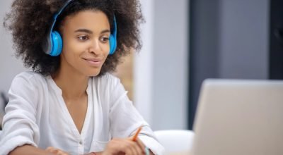 Uso de fones de ouvido deve ser moderado para evitar danos à audição