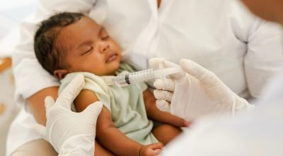 Pesquisa aponta desinformação e insegurança dos pais sobre a vacinação de prematuros