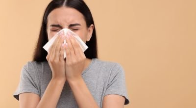 Como o calor e a umidade agravam crises alérgicas?