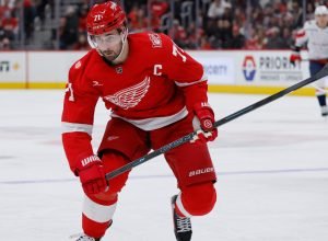 Fontes: Dylan Larkin solicita negociação de Detroit