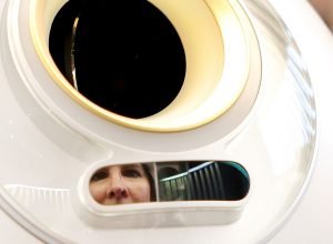 Olhar para o orbe de Sam Altman agora prova que você é humano no Tinder