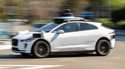 Waymo está tentando reprimir crianças sozinhas em carros sem motorista