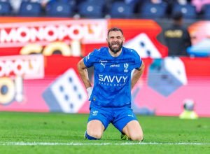 Após a ausência frente ao Al-Taawoun, qual a posição de Benzema no jogo Al-Hilal-Al-Khulood?