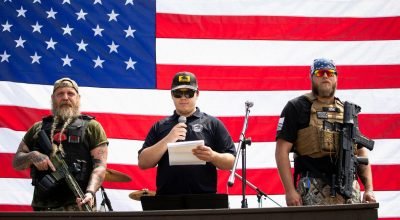 Entusiastas e extremistas de armas de direita estão trabalhando horas extras para justificar a morte de Alex Pretti