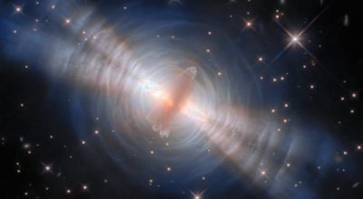 Hubble captura show de luzes em torno de estrela que morre rapidamente