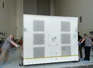 Equipamento de suporte chave chega a Kennedy para o Telescópio Espacial Romano