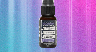 O spray instantâneo de melatonina da Onnit mantém a hora de dormir descomplicada