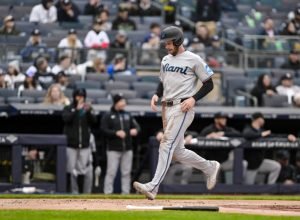 Austin Slater cancela isenções e elege agência gratuita