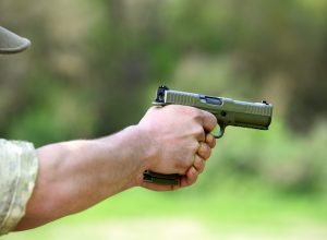 Projeto pretende autorizar uso do FGTS para comprar armas; texto será analisado em comissão de segurança da Câmara