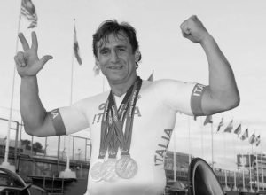Morre Alessandro Zanardi, lenda do automobilismo e do ciclismo