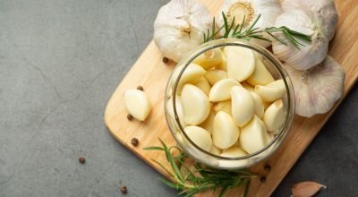 Seu alho sempre queima? O problema pode não ser a panela