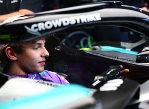 Wolff pressiona Antonelli: "Vai treinar mil largadas"