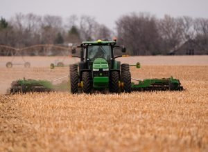 Guerra, tarifaço e preferência da China pelo Brasil agravam crise de produtores de soja dos EUA