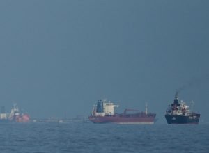 Preços do petróleo voltam a subir após novas tensões entre EUA e Irã sobre o Estreito de Ormuz