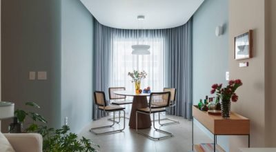 Apartamento de 84 m² tem closet de 13 m² e cozinha em tom verde azulado