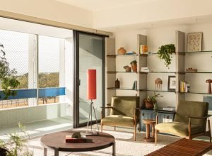 Apê de 254 m² é inspirado nos anos 60