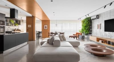 Apê em Brasília une microcimento, lâmina natural de Freijó e bancadas em quartzito Negresco