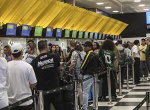 Cade investiga alinhamento de preços de passagens aéreas após indícios de atuação coordenada entre Latam e Gol