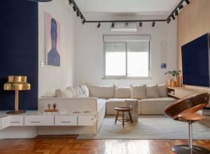 Azul, azulejos e atmosfera leve definem apartamento de 53 m² no Rio