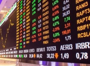 Dólar cai e se aproxima da sobrevenda; veja análise dos mercados