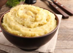 Por que seu purê de batata fica empedrado e não fica cremoso? Entenda