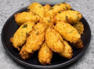 Sobrou arroz? Faça bolinhos crocantes na Air Fryer