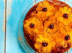 Receita fácil de bolo de abacaxi com ingrediente que cabe no bolso