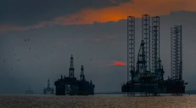 EUA emitem isenção de sanções por 30 dias para a venda de petróleo iraniano no mar