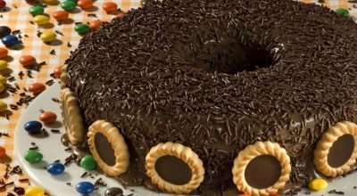 Brigadeirão com biscoito para brilhar no fim de semana